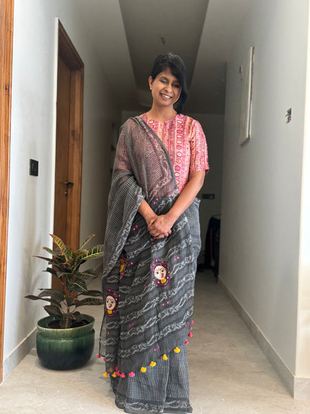 रंगमंच -kalamkari Patchwork Embroidered pallu -  Dark grey kota Doria Saree