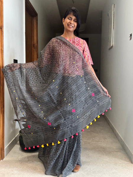रंगमंच - Embroidered pallu -  Dark grey kota Doria Saree