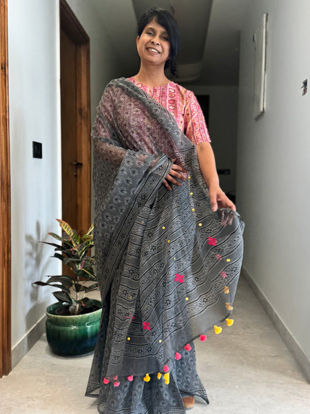 रंगमंच - Embroidered pallu -  Dark grey kota Doria Saree