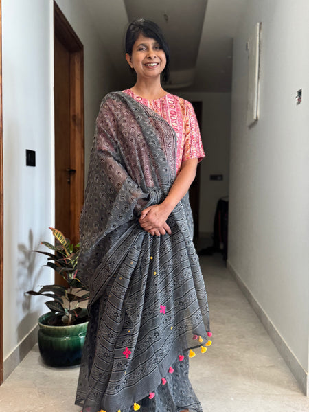रंगमंच - Embroidered pallu -  Dark grey kota Doria Saree