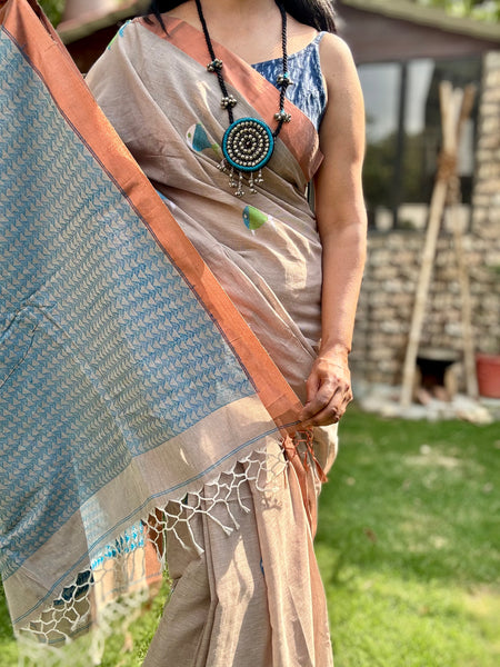 ताना-बाना- Cotton jacquard Jamdani Saree with copper zari border