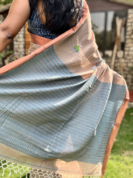 ताना-बाना- Cotton jacquard Jamdani Saree with copper zari border
