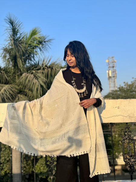 WHITE - KACCHI WOOLEN HANDWOVEN SHAWL - ACRYLIC WOOL