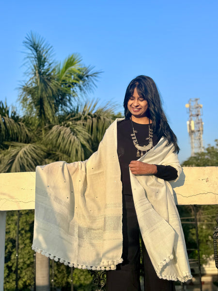 WHITE - KACCHI WOOLEN HANDWOVEN SHAWL - ACRYLIC WOOL