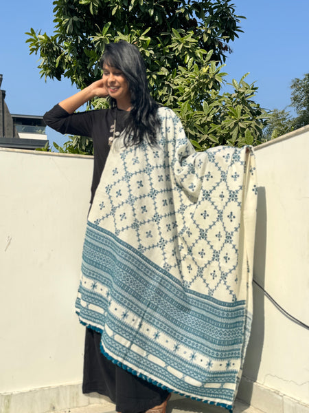 WHITE - KACCHI WOOLEN HANDWOVEN SHAWL - ACRYLIC WOOL