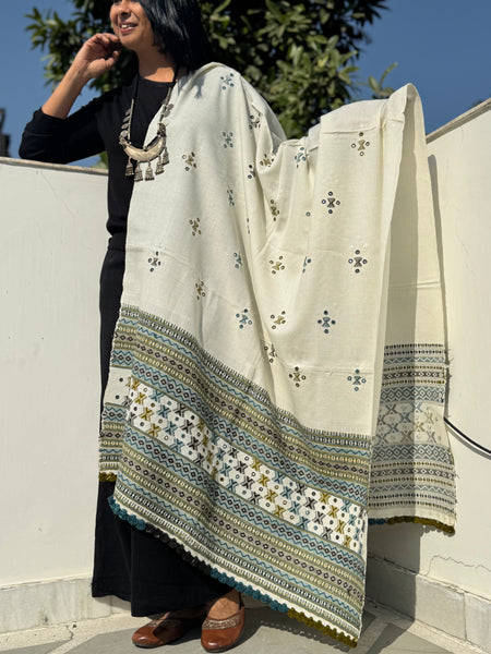 WHITE - KACCHI WOOLEN HANDWOVEN SHAWL - ACRYLIC WOOL
