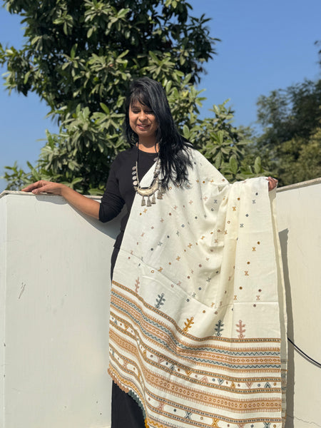 WHITE - KACCHI WOOLEN HANDWOVEN SHAWL - ACRYLIC WOOL