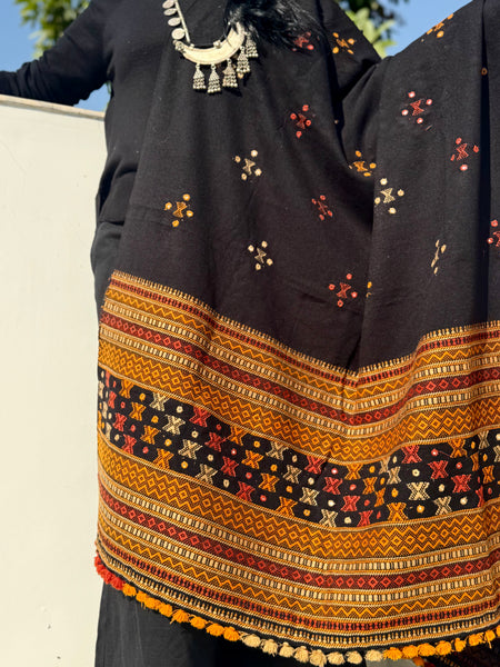 BLACK - KACCHI WOOLEN HANDWOVEN SHAWL - ACRYLIC WOOL