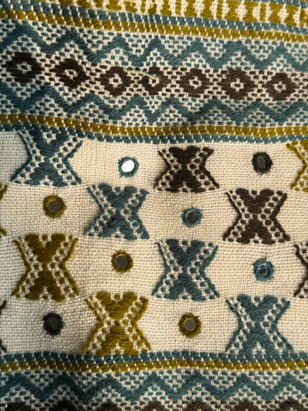 WHITE - KACCHI WOOLEN HANDWOVEN SHAWL - ACRYLIC WOOL