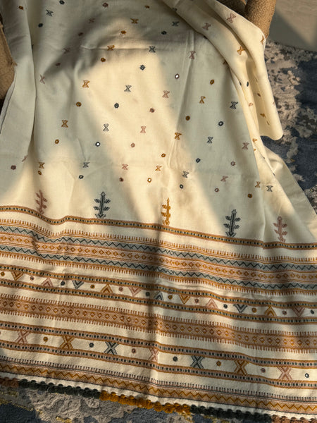 WHITE - KACCHI WOOLEN HANDWOVEN SHAWL - ACRYLIC WOOL