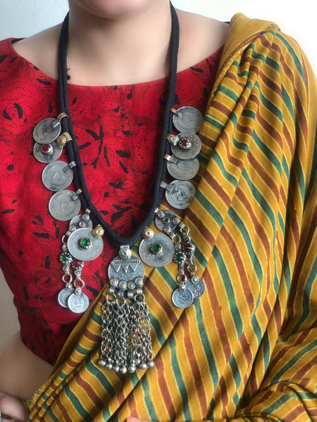 Meenakshi - Afghani necklace with button closure